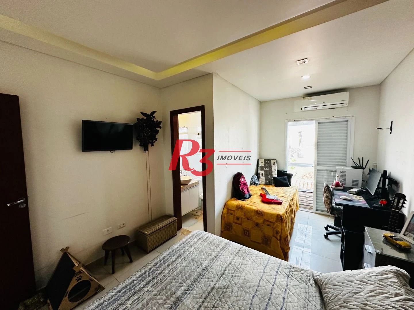 Casa com 3 dormitórios à venda, 210 m² por R$ 585.000,00 - Centro - São Vicente/SP