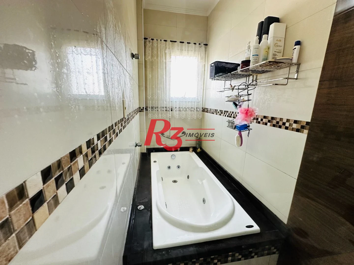 Casa com 3 dormitórios à venda, 210 m² por R$ 585.000,00 - Centro - São Vicente/SP