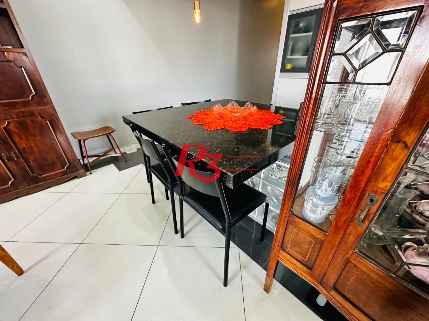 Casa com 3 dormitórios à venda, 210 m² por R$ 585.000,00 - Centro - São Vicente/SP