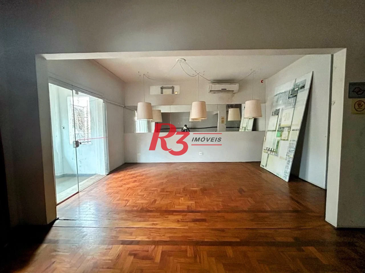 Sobrado para alugar, 238 m² por R$ 12.630,49/mês - Gonzaga - Santos/SP