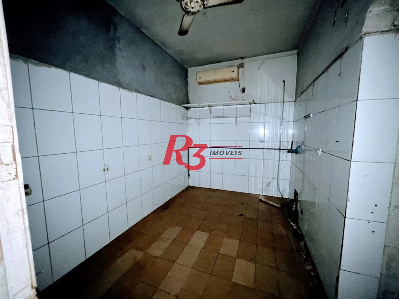 Sobrado para alugar, 238 m² por R$ 12.630,49/mês - Gonzaga - Santos/SP