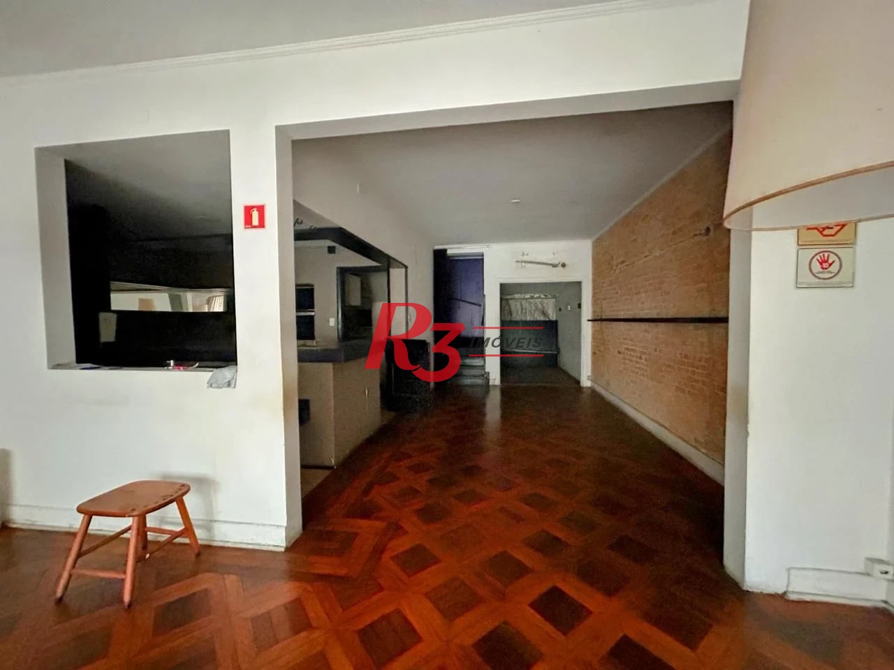 Sobrado para alugar, 238 m² por R$ 12.630,49/mês - Gonzaga - Santos/SP