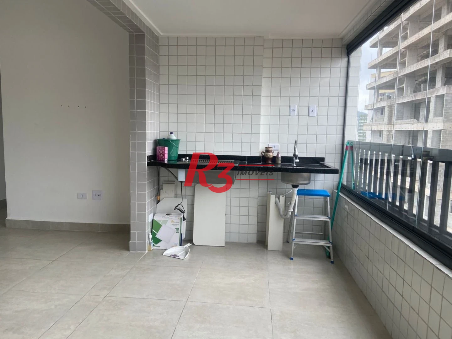 Apartamento com 2 dormitórios à venda, 72 m² por R$ 745.000,00 - Vila Guilhermina - Praia Grande/SP