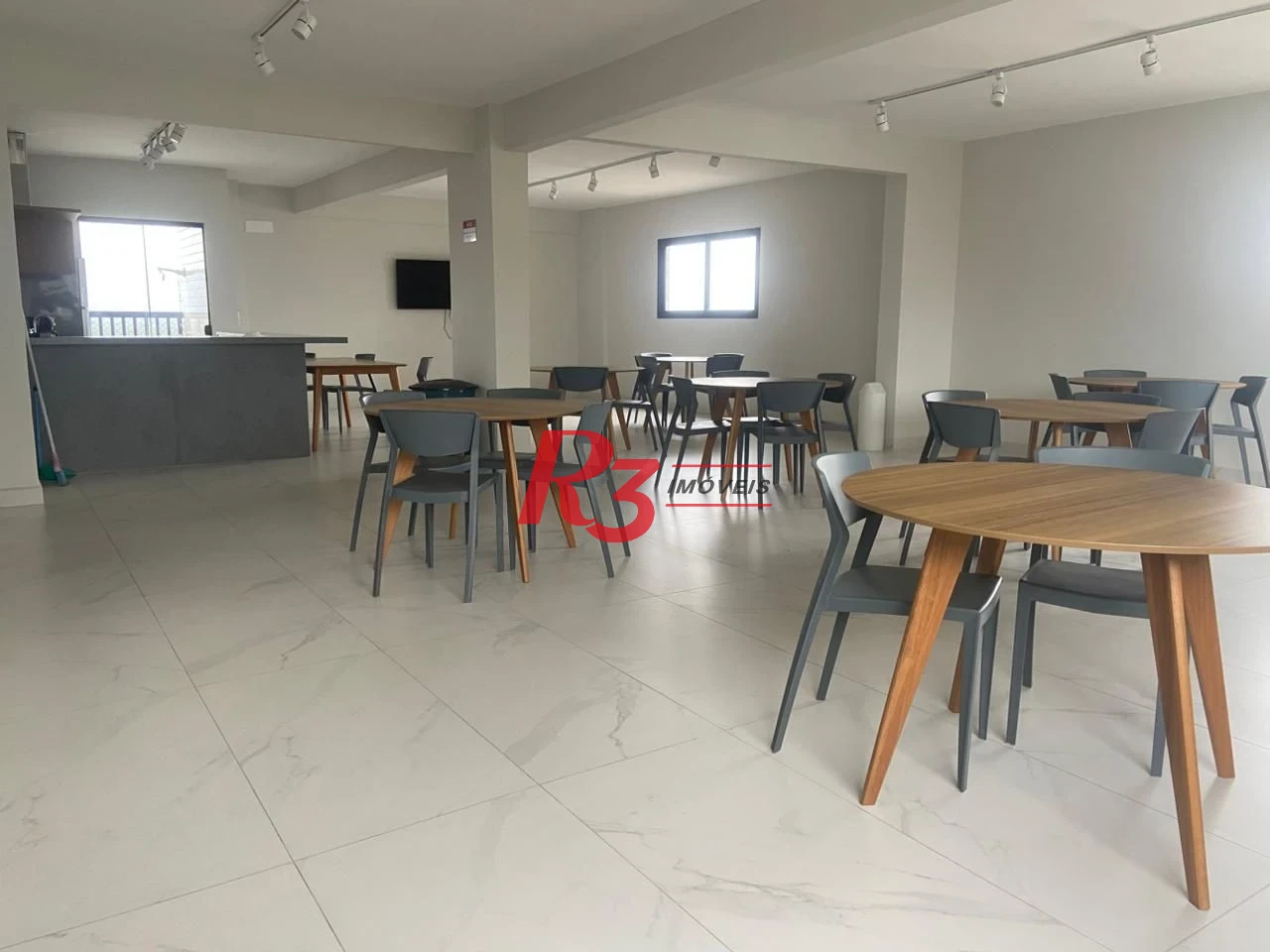 Apartamento com 2 dormitórios à venda, 72 m² por R$ 745.000,00 - Vila Guilhermina - Praia Grande/SP