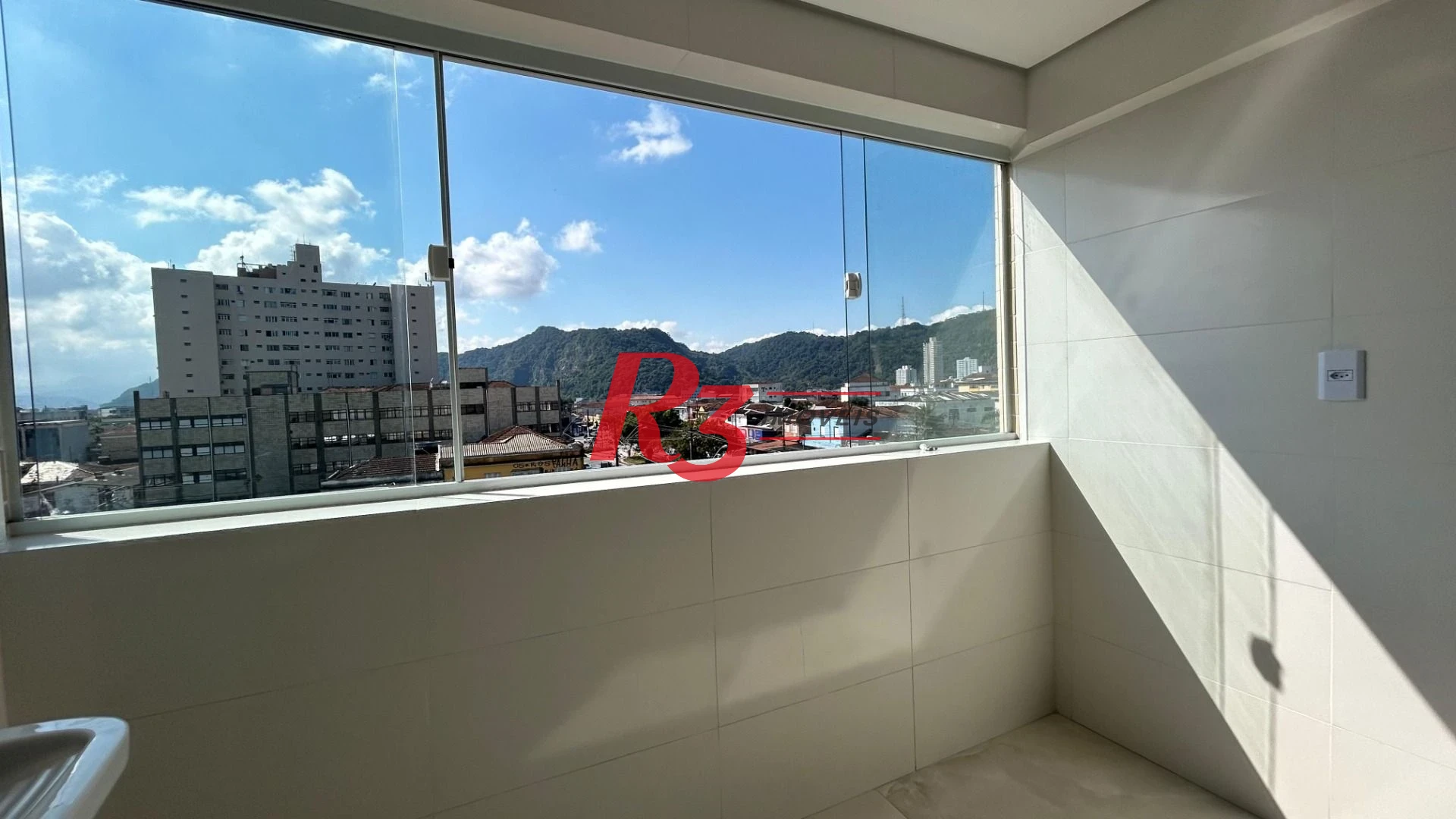 Apartamento com 1 dormitório à venda, 73 m² por R$ 300.000,00 - Vila Cascatinha - São Vicente/SP