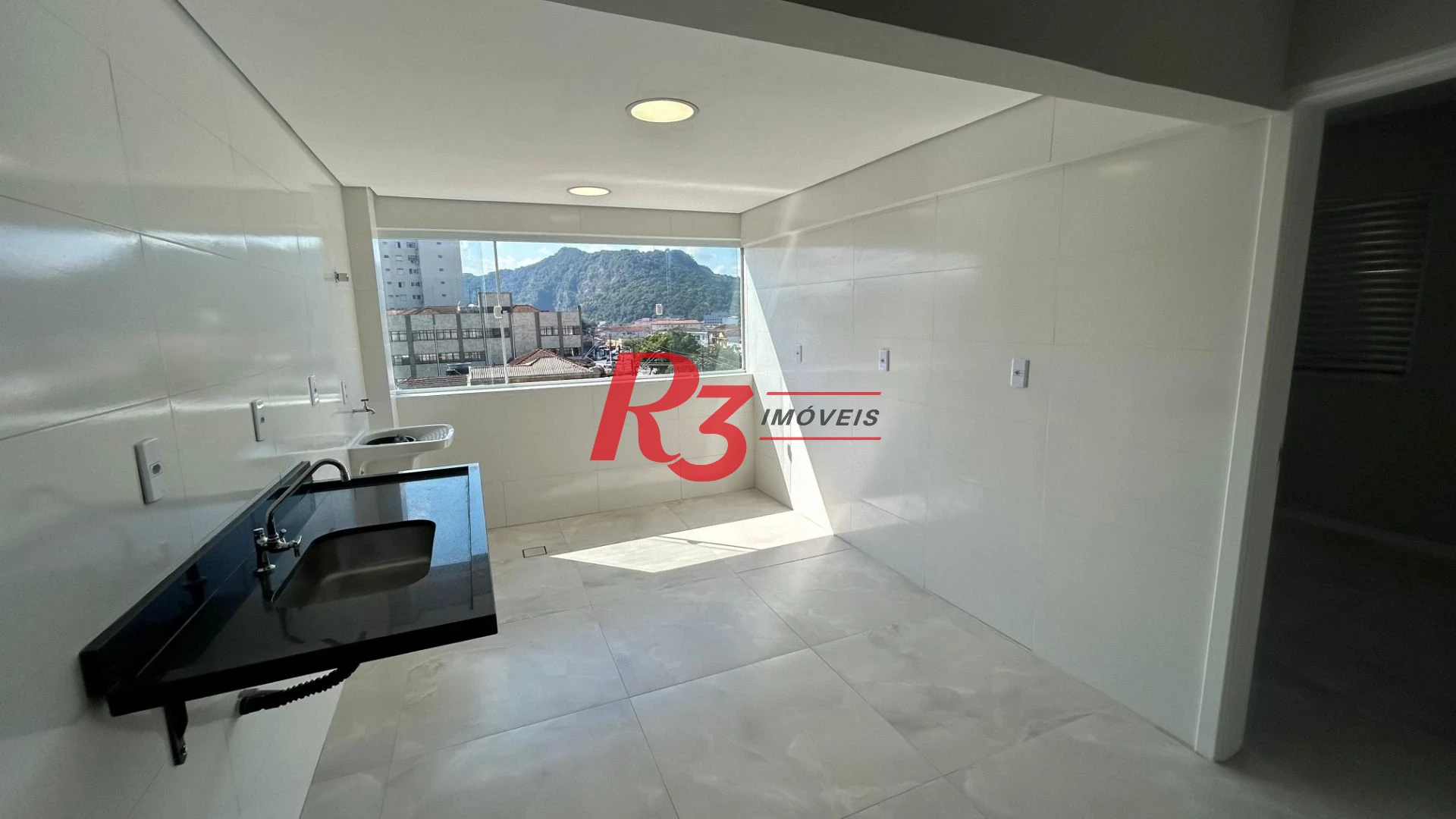 Apartamento com 1 dormitório à venda, 73 m² por R$ 300.000,00 - Vila Cascatinha - São Vicente/SP