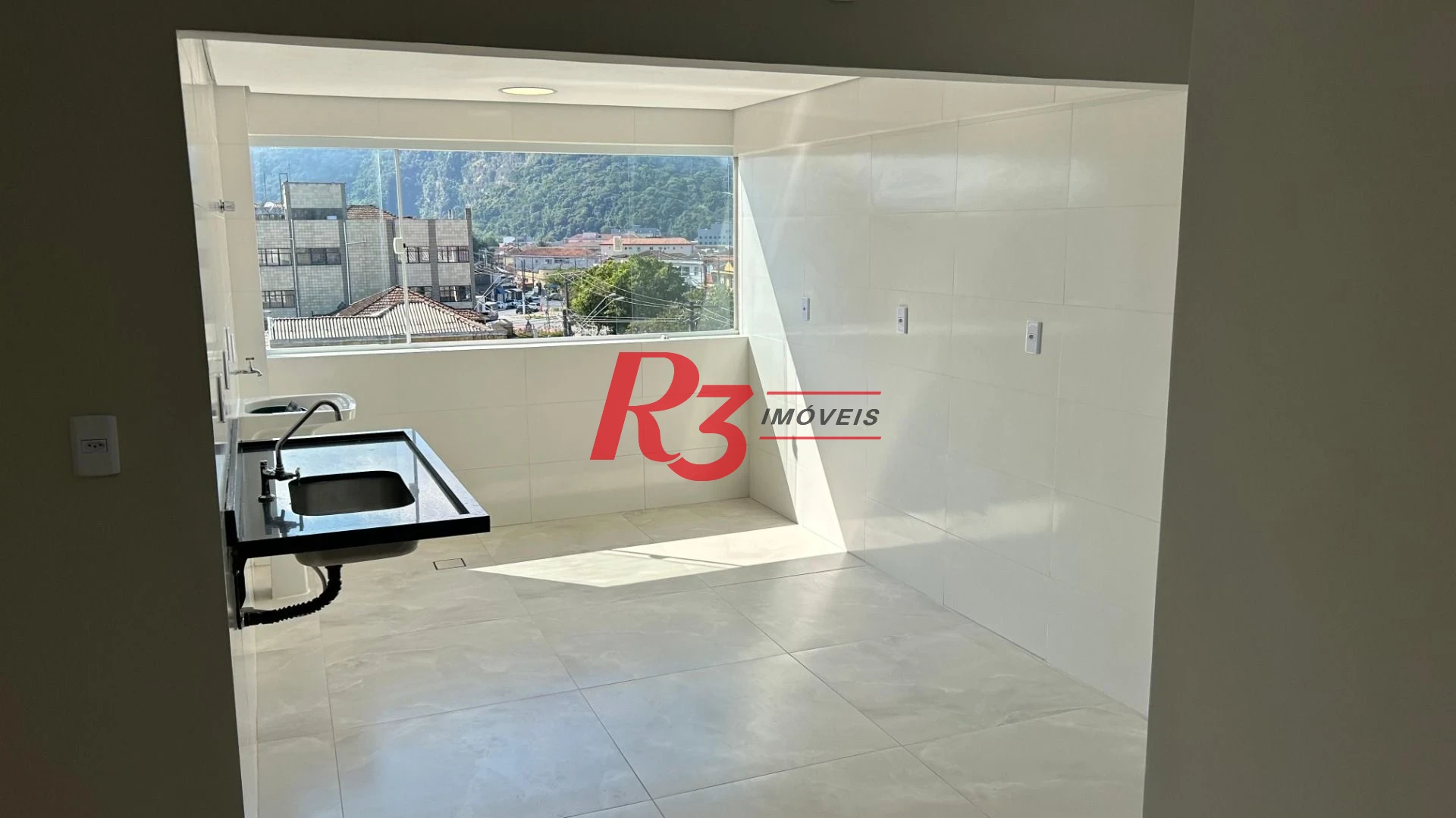 Apartamento com 1 dormitório à venda, 73 m² por R$ 300.000,00 - Vila Cascatinha - São Vicente/SP