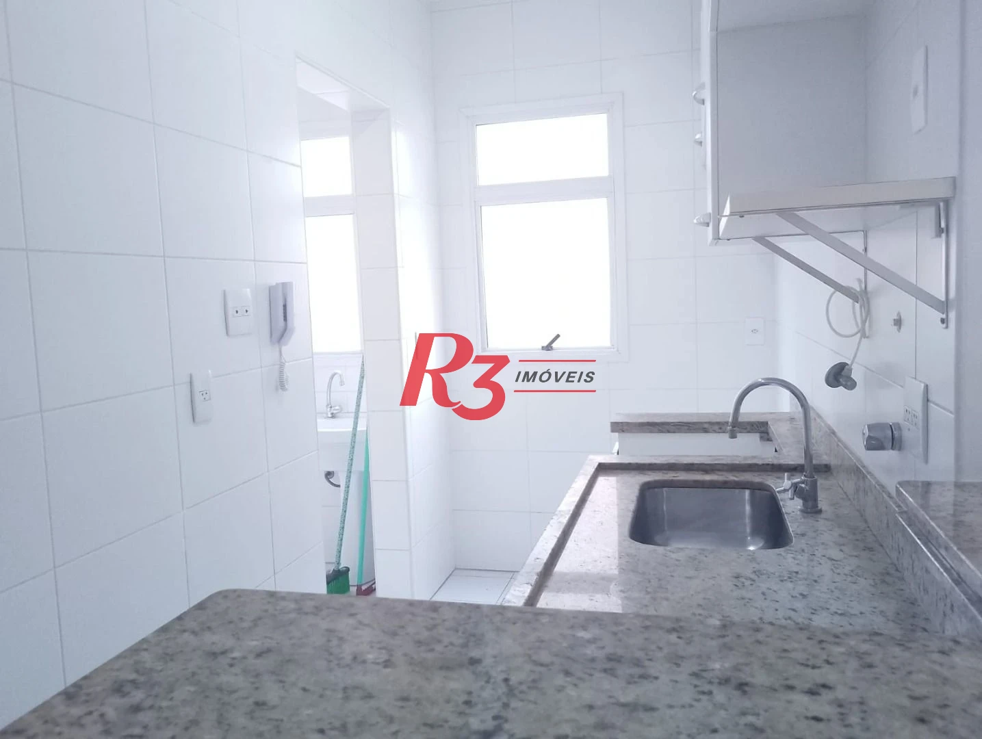 Apartamento com 2 dormitórios para alugar, 62 m² por R$ 4.500,01/ano - Gonzaga - Santos/SP