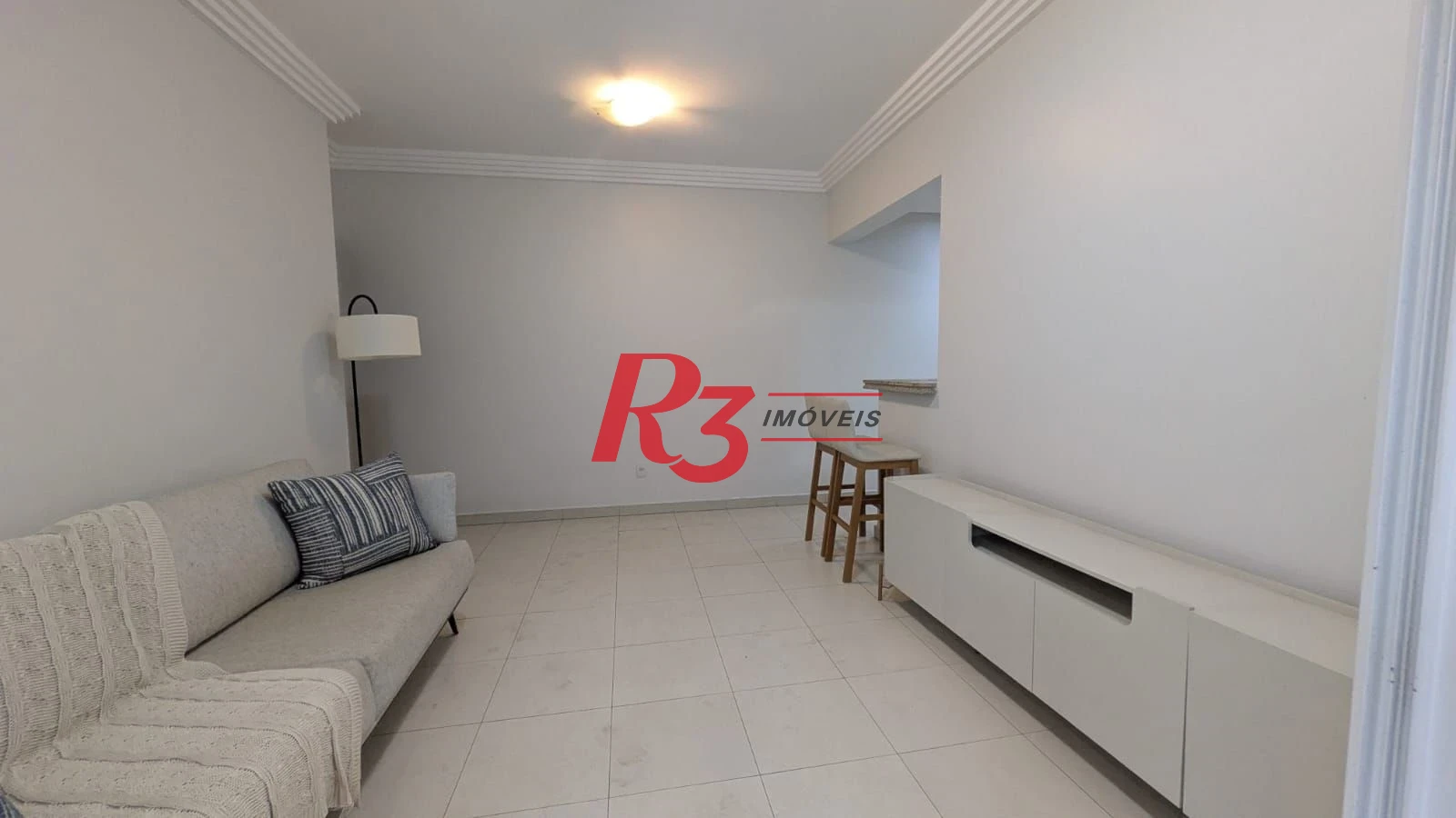 Apartamento com 2 dormitórios para alugar, 62 m² por R$ 4.500,01/ano - Gonzaga - Santos/SP