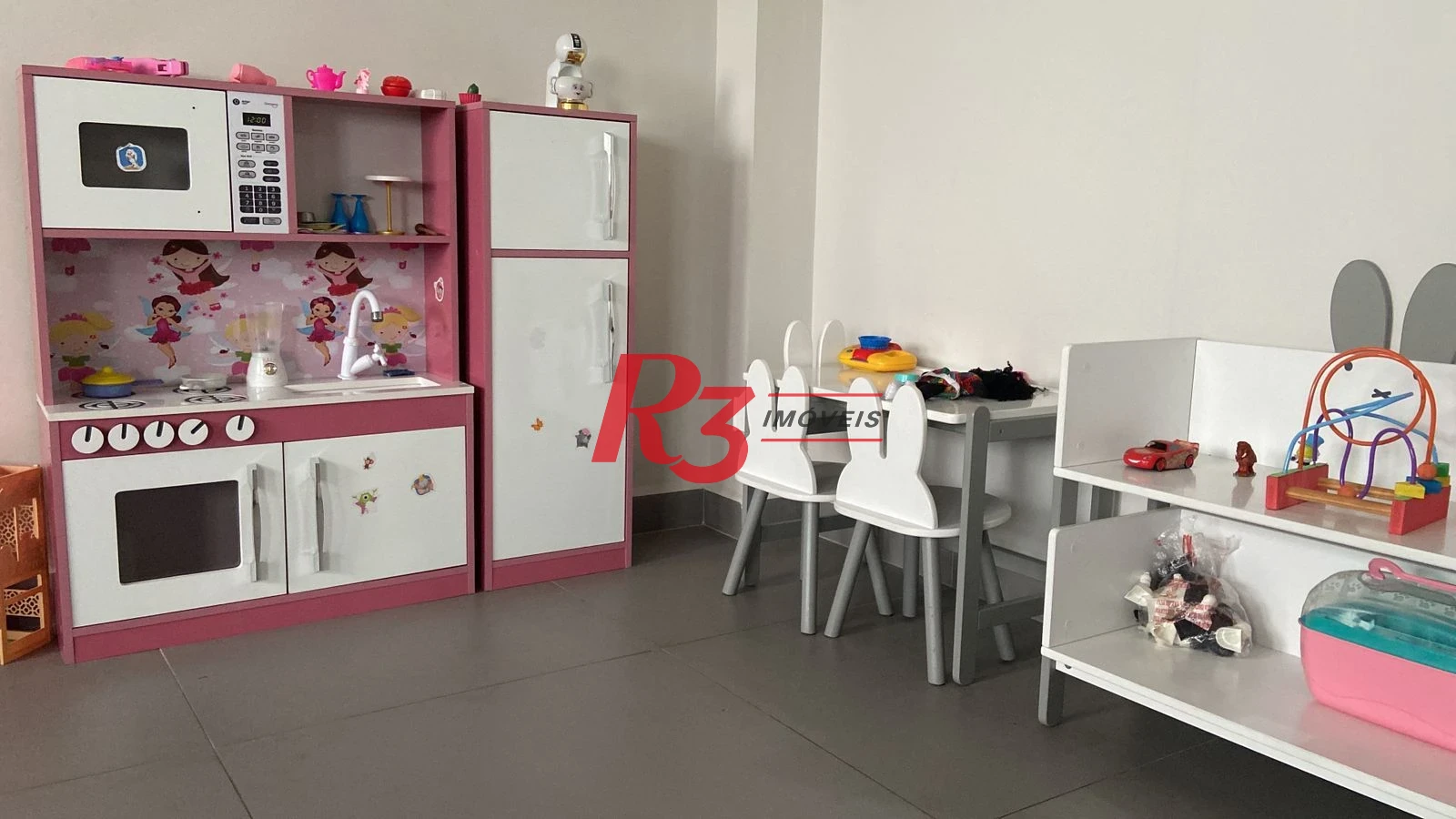 Apartamento com 2 dormitórios à venda, 72 m² por R$ 580.000,00 - Vila Guilhermina - Praia Grande/SP