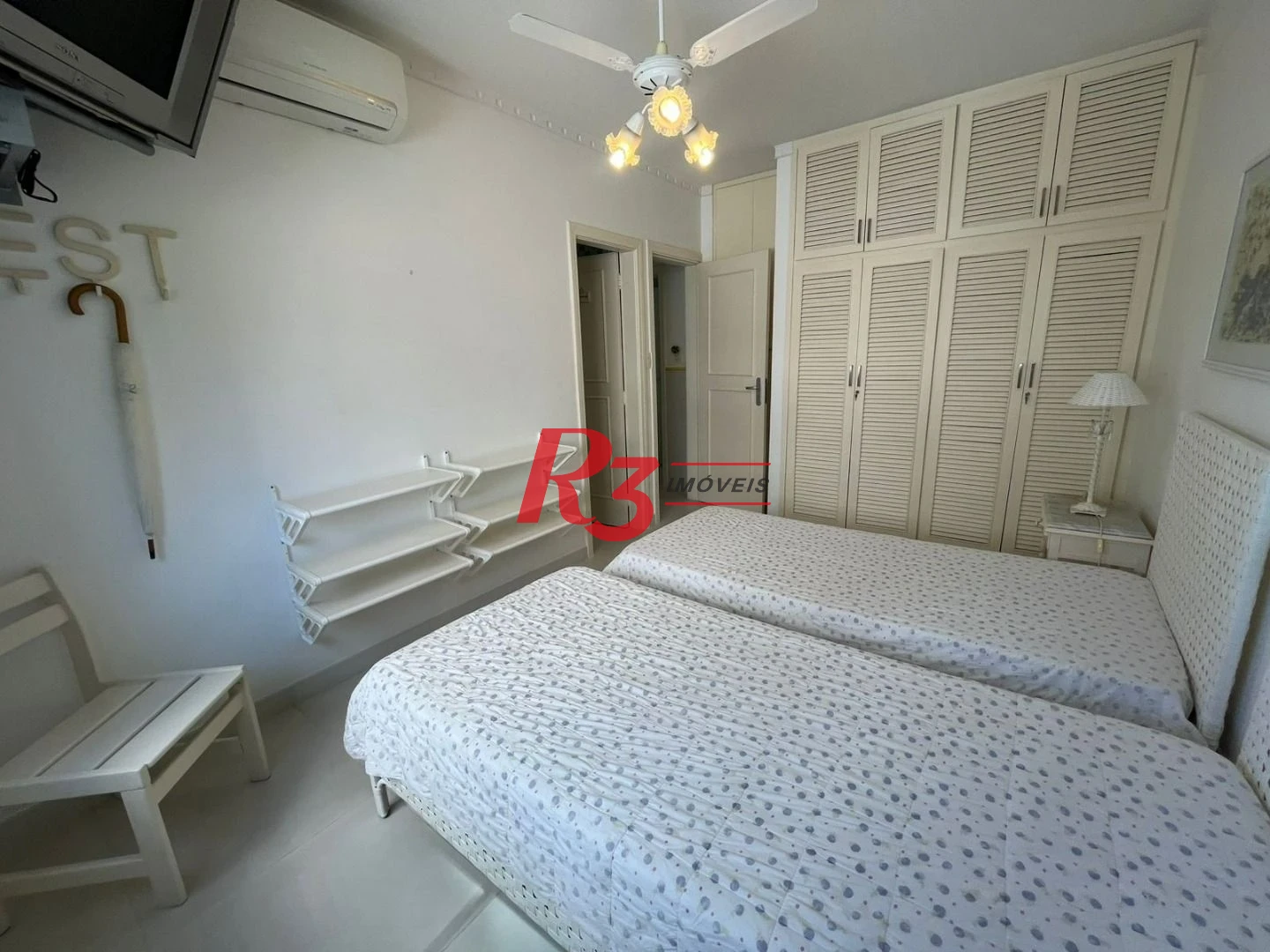 Apartamento com 3 dormitórios à venda, 120 m² por R$ 1.300.000,00 - Centro - Guarujá/SP