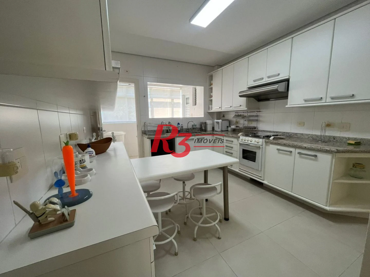 Apartamento com 3 dormitórios à venda, 120 m² por R$ 1.300.000,00 - Centro - Guarujá/SP