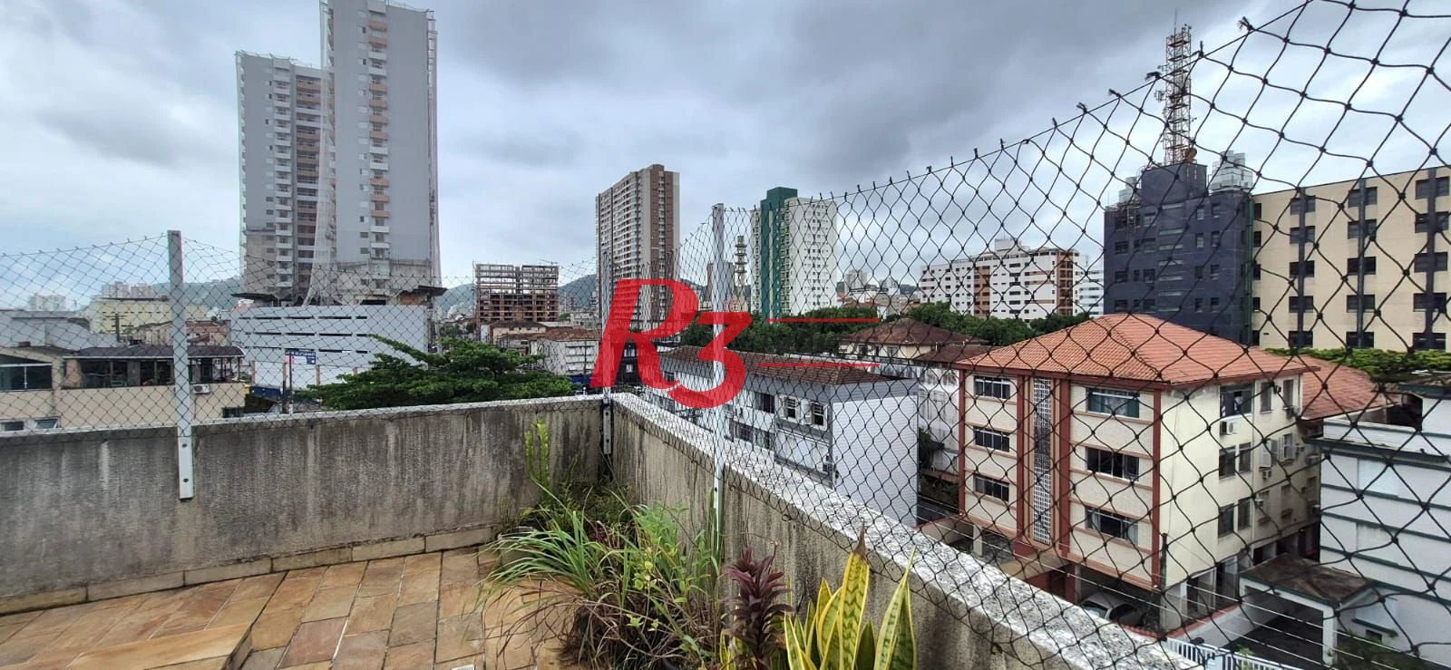 Cobertura com 5 dormitórios à venda, 422 m² por R$ 1.250.000,00 - Encruzilhada - Santos/SP
