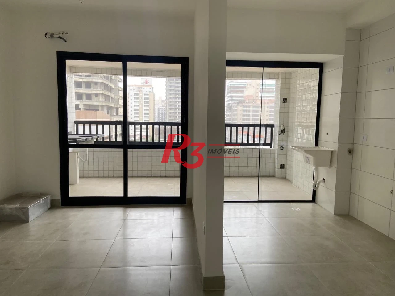 Apartamento com 2 dormitórios à venda, 81 m² por R$ 510.000,00 - Vila Guilhermina - Praia Grande/SP