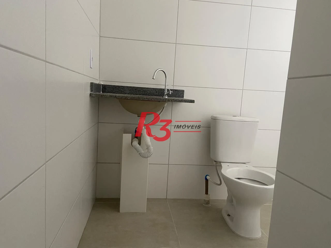 Apartamento com 2 dormitórios à venda, 71 m² por R$ 480.000,00 - Vila Guilhermina - Praia Grande/SP