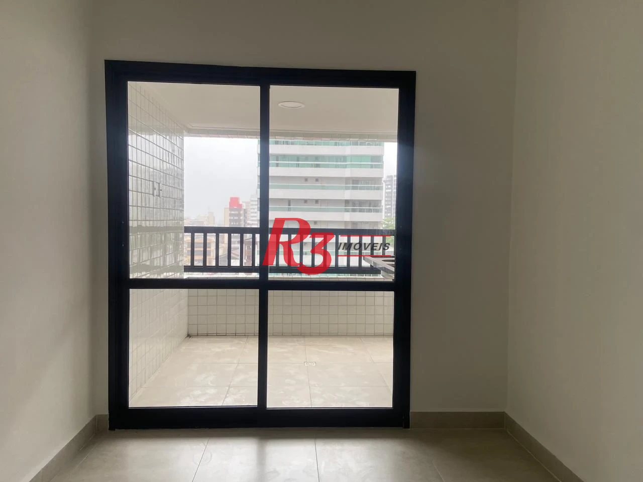 Apartamento com 2 dormitórios à venda, 71 m² por R$ 480.000,00 - Vila Guilhermina - Praia Grande/SP