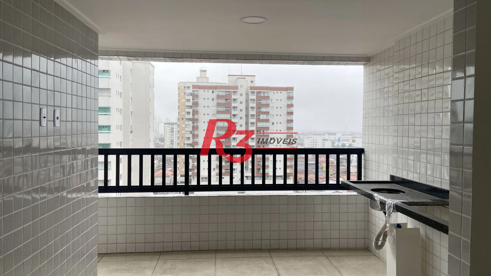 Apartamento com 2 dormitórios à venda, 82 m² por R$ 580.000,00 - Vila Guilhermina - Praia Grande/SP