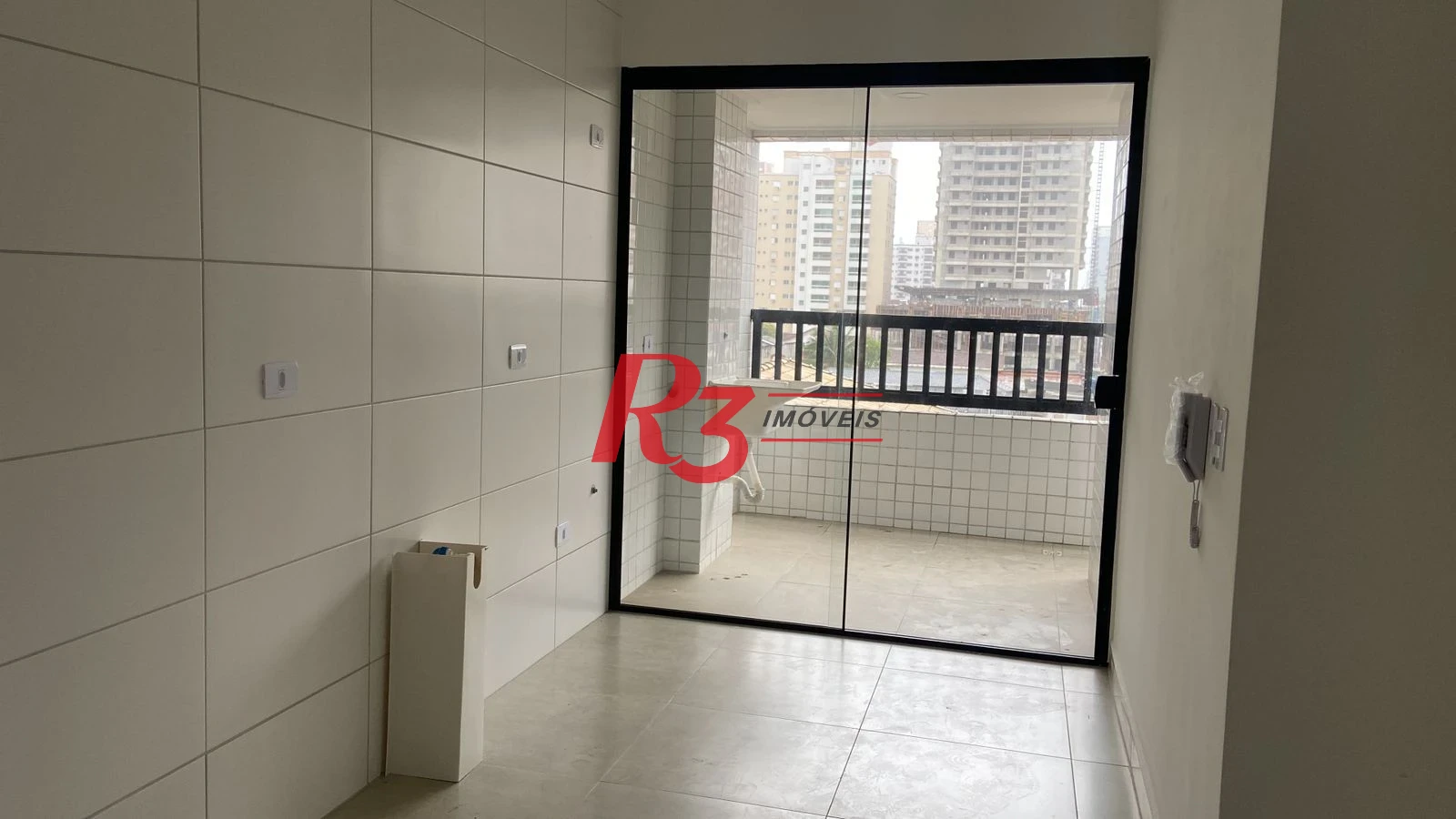 Apartamento com 2 dormitórios à venda, 82 m² por R$ 580.000,00 - Vila Guilhermina - Praia Grande/SP