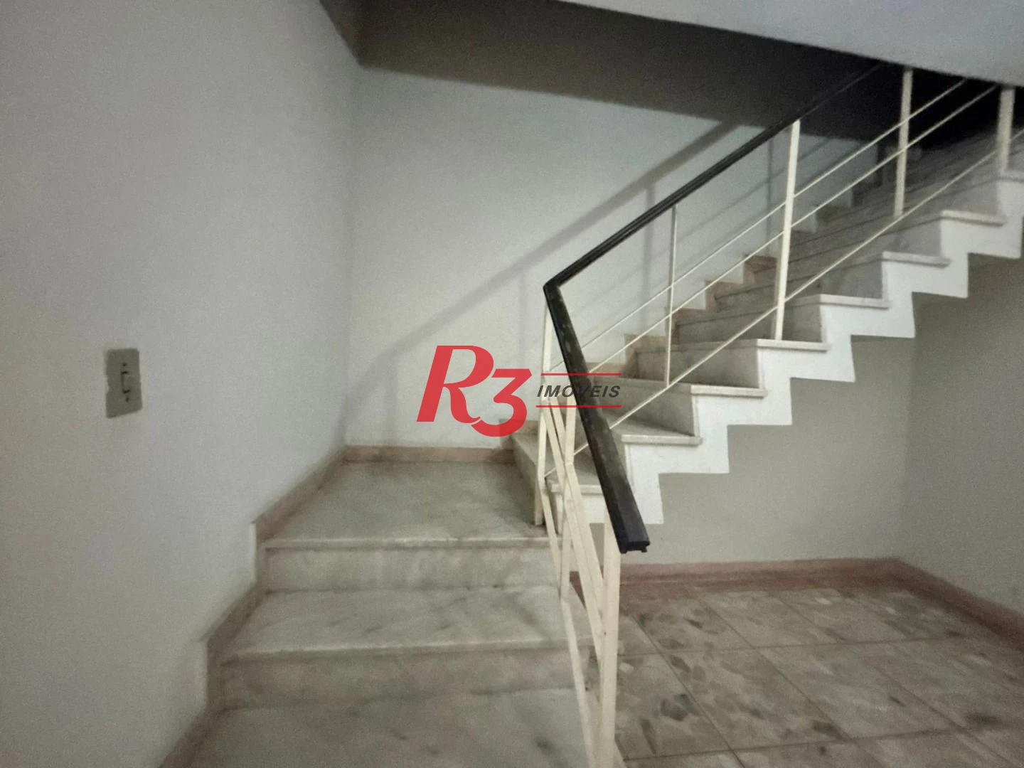 Sobrado com 3 dormitórios, 250 m² - venda por R$ 3.200.000,00 ou aluguel por R$ 24.300,01/mês - Encruzilhada - Santos/SP