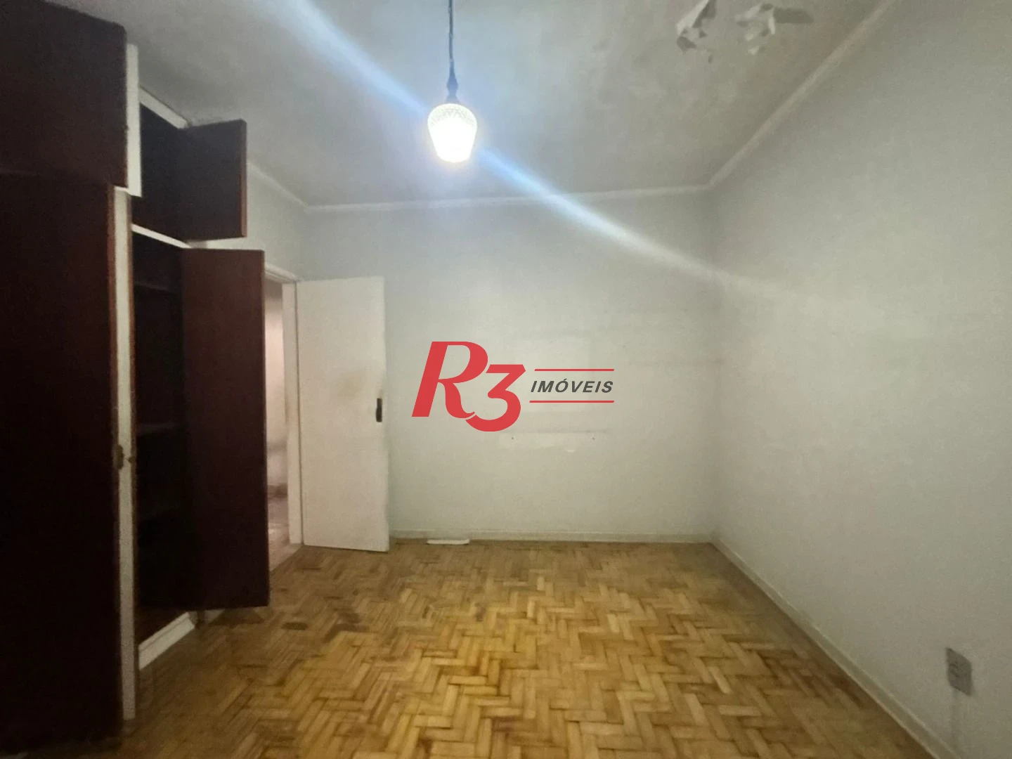 Sobrado com 3 dormitórios, 250 m² - venda por R$ 3.200.000,00 ou aluguel por R$ 24.300,01/mês - Encruzilhada - Santos/SP