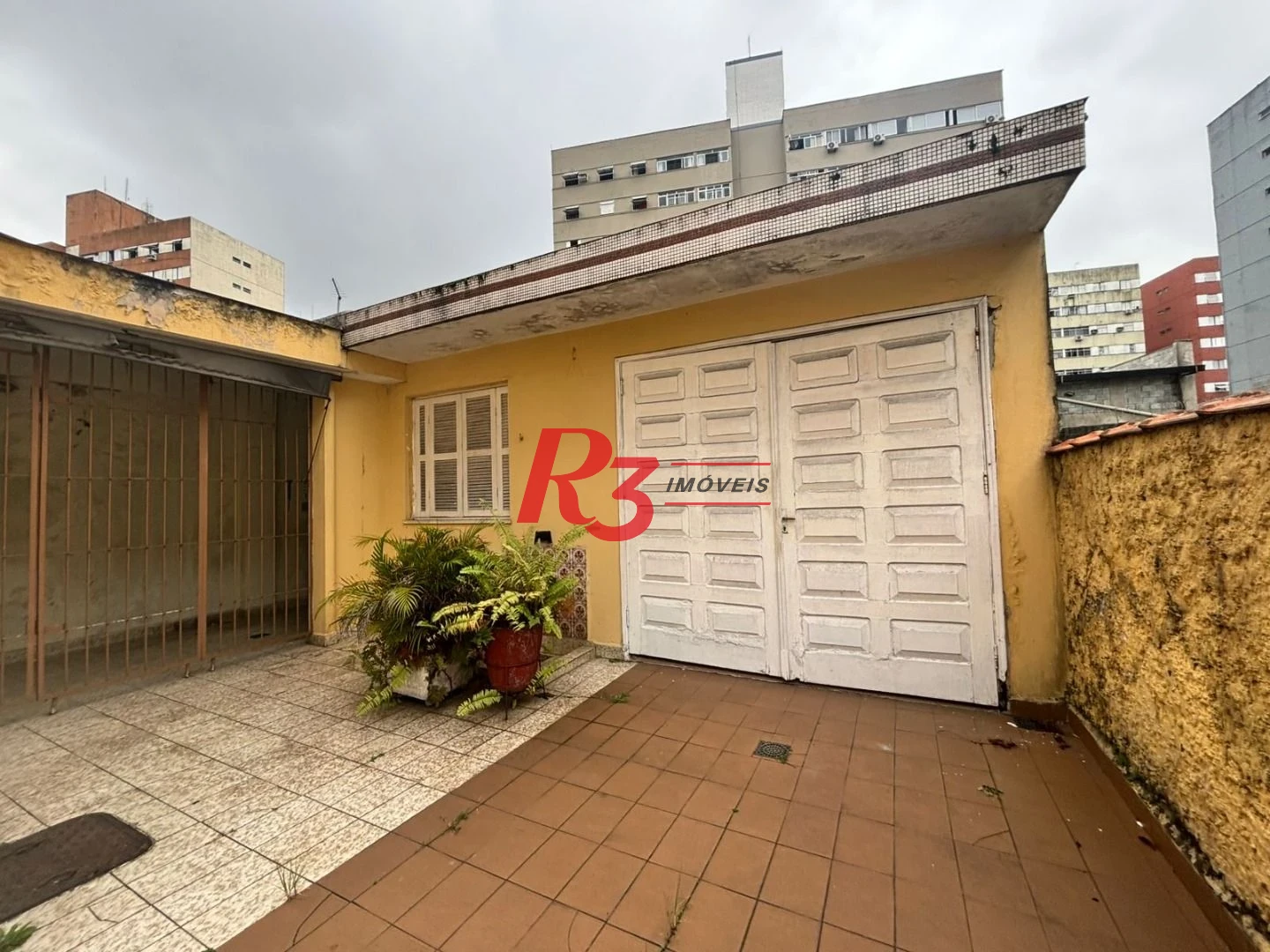 Sobrado com 3 dormitórios, 250 m² - venda por R$ 3.200.000,00 ou aluguel por R$ 24.300,01/mês - Encruzilhada - Santos/SP