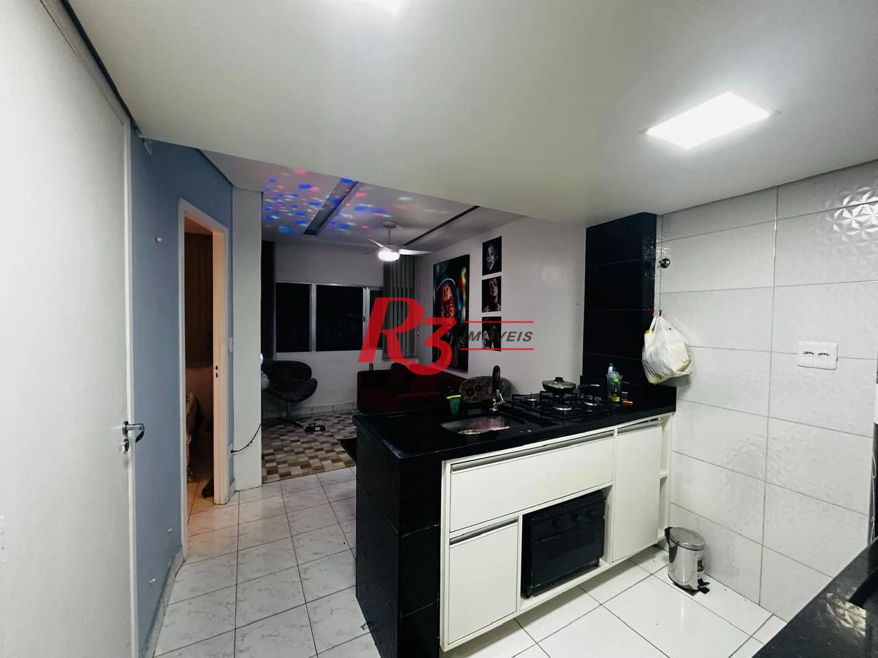 Apartamento com 1 dormitório à venda, 39 m² por R$ 300.000,00 - Ilha Porchat - São Vicente/SP
