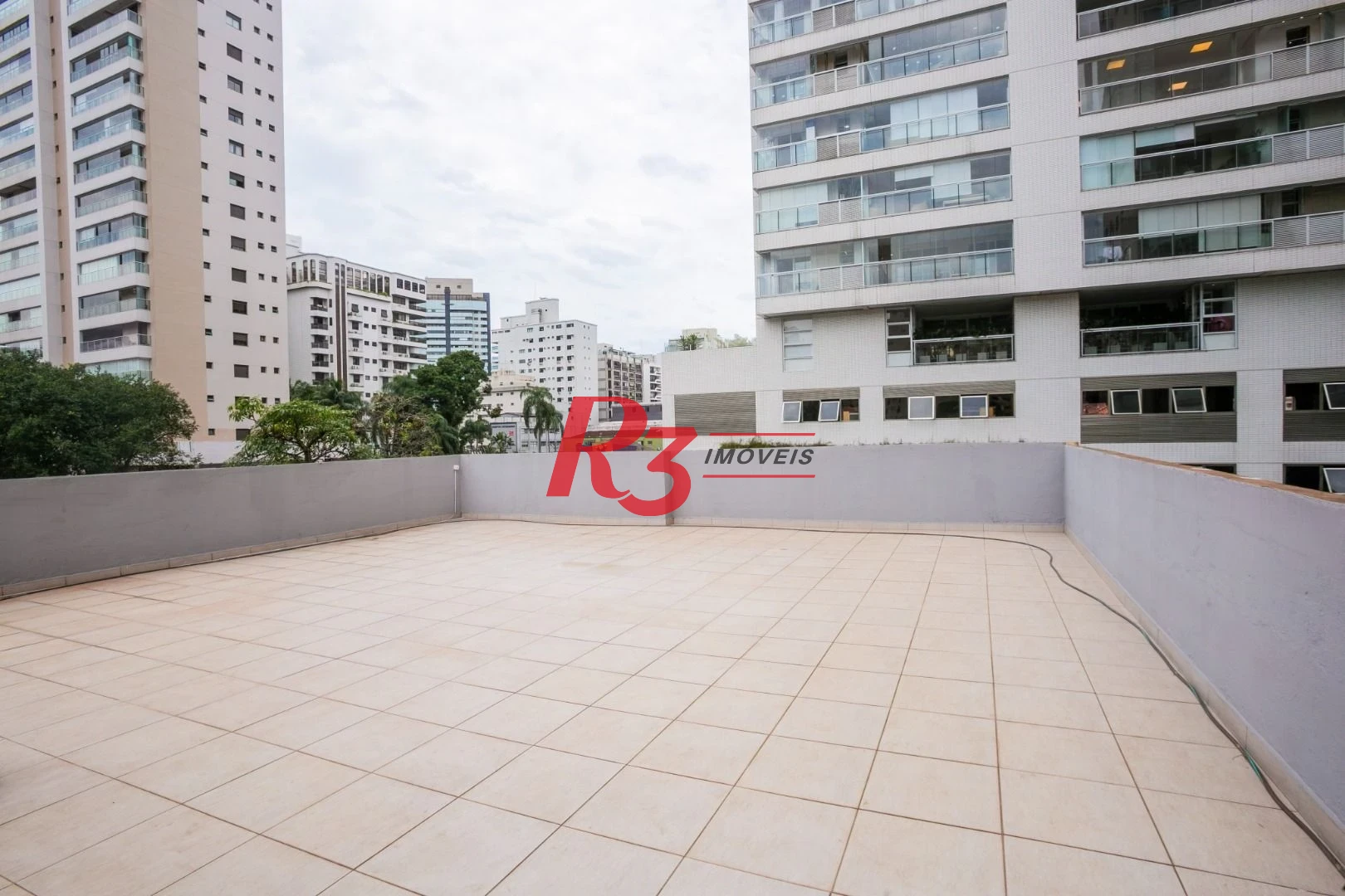 Casa com 3 dormitórios à venda, 320 m² por R$ 1.750.000,00 - Gonzaga - Santos/SP