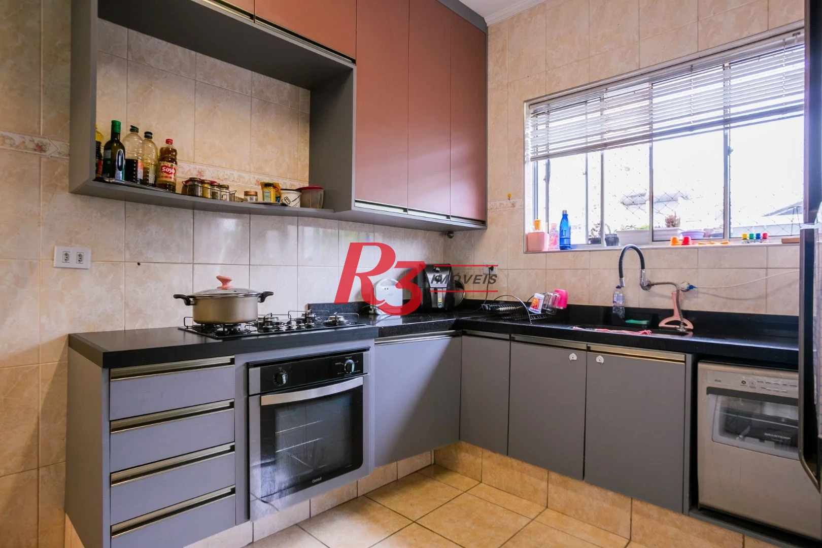 Casa com 3 dormitórios à venda, 320 m² por R$ 1.750.000,00 - Gonzaga - Santos/SP