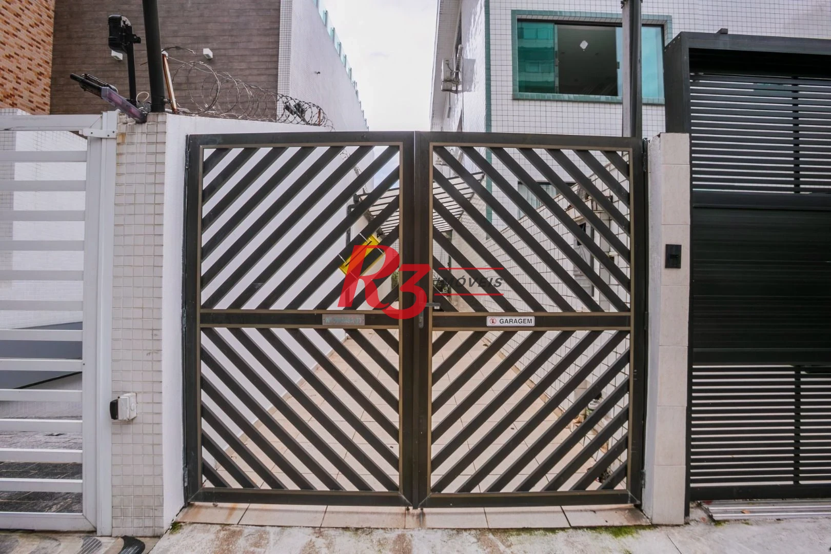 Casa com 3 dormitórios à venda, 320 m² por R$ 1.750.000,00 - Gonzaga - Santos/SP