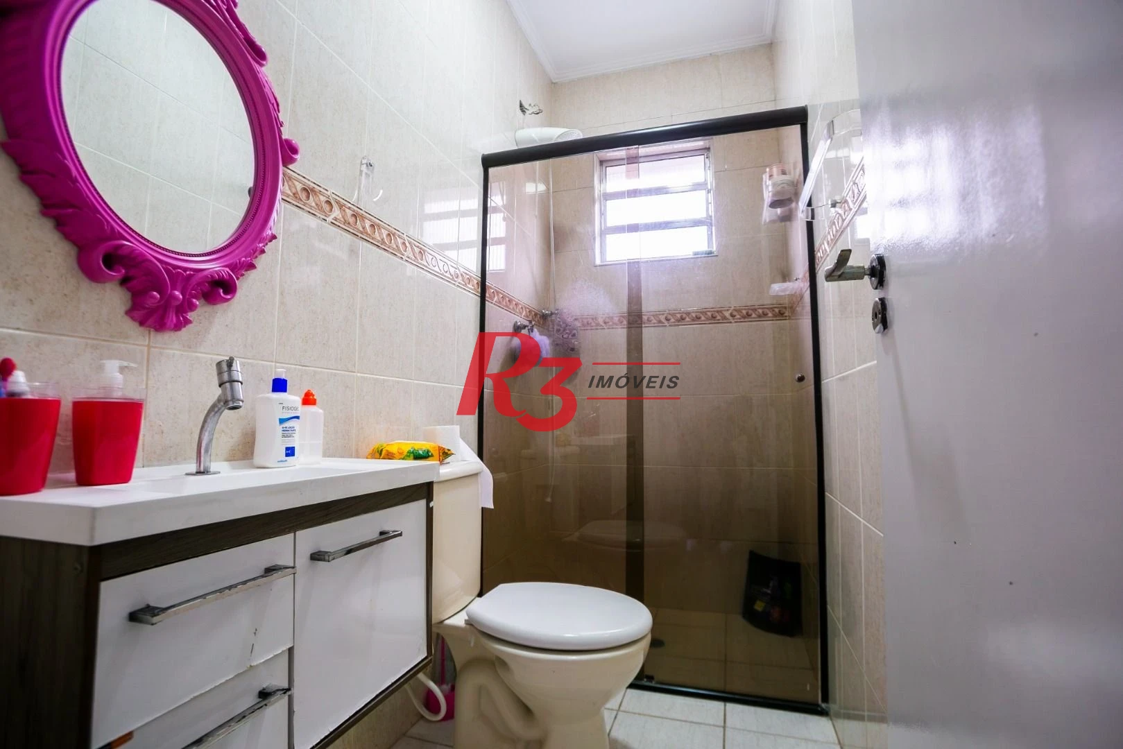 Casa com 3 dormitórios à venda, 320 m² por R$ 1.750.000,00 - Gonzaga - Santos/SP