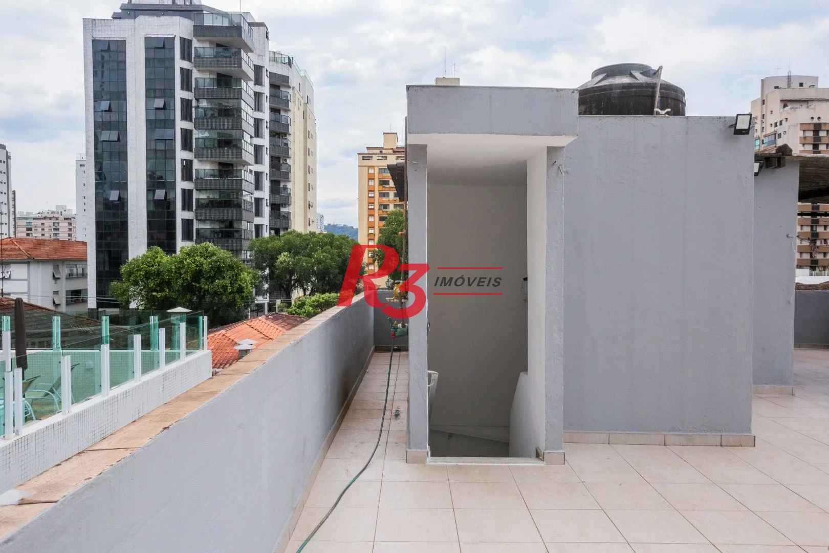 Casa com 3 dormitórios à venda, 320 m² por R$ 1.750.000,00 - Gonzaga - Santos/SP