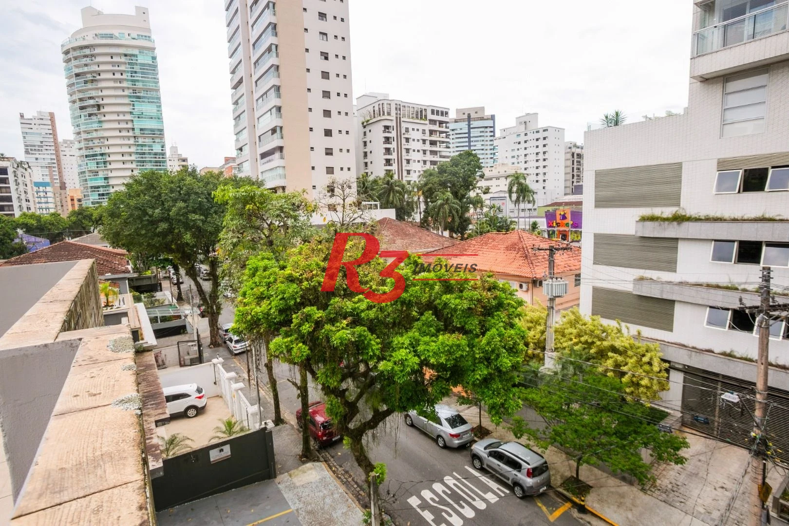 Casa com 3 dormitórios à venda, 320 m² por R$ 1.750.000,00 - Gonzaga - Santos/SP
