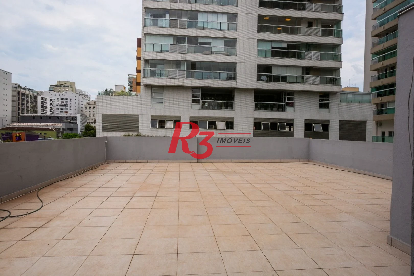 Casa com 3 dormitórios à venda, 320 m² por R$ 1.750.000,00 - Gonzaga - Santos/SP