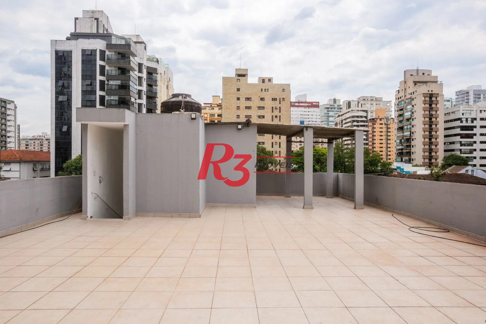 Casa com 3 dormitórios à venda, 320 m² por R$ 1.750.000,00 - Gonzaga - Santos/SP