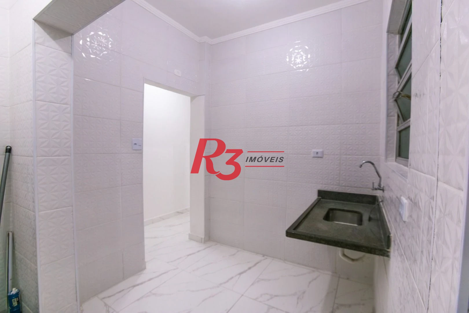 Apartamento com 2 dormitórios à venda, 65 m² por R$ 555.000,00 - José Menino - Santos/SP