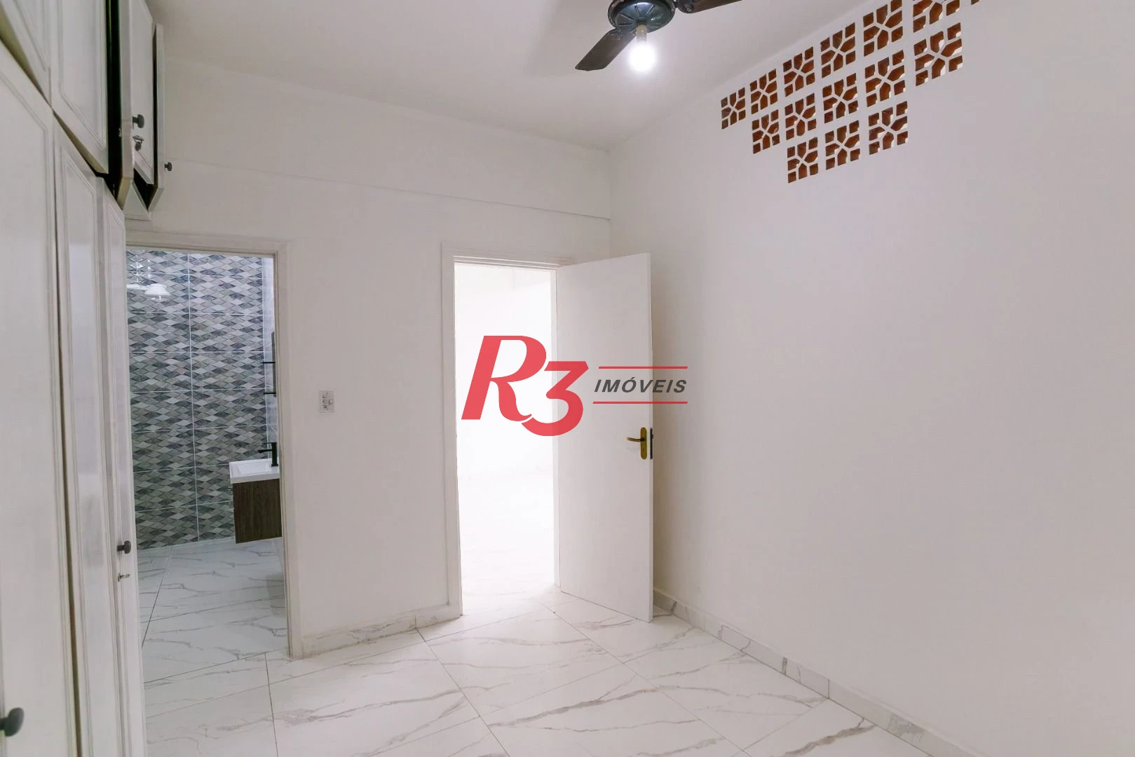 Apartamento com 2 dormitórios à venda, 65 m² por R$ 555.000,00 - José Menino - Santos/SP