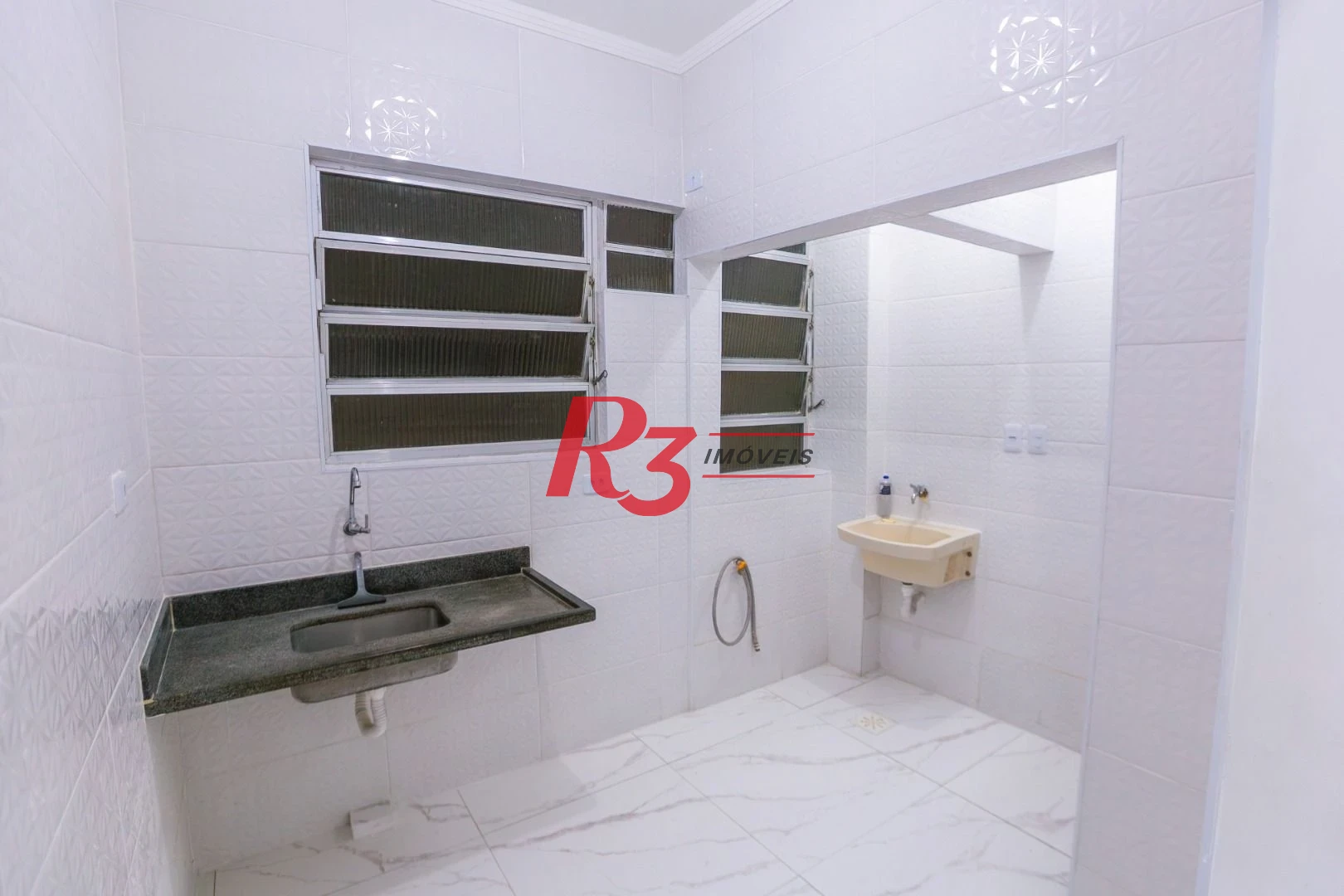 Apartamento com 2 dormitórios à venda, 65 m² por R$ 555.000,00 - José Menino - Santos/SP