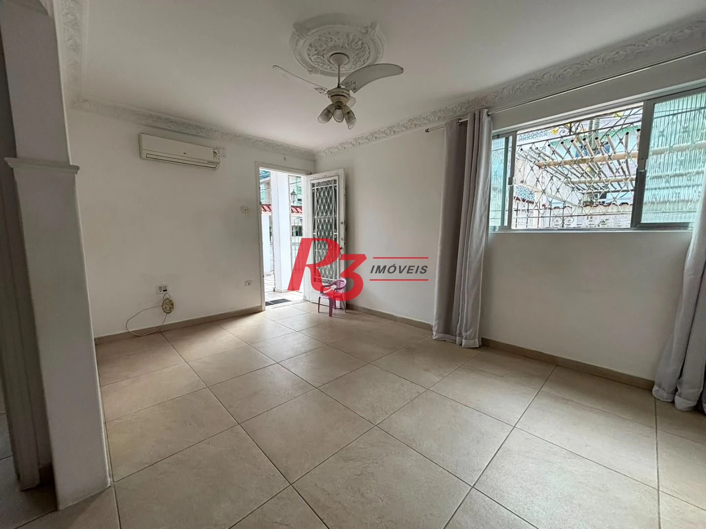 Sobrado com 3 dormitórios à venda, 140 m² por R$ 879.000,00 - Marapé - Santos/SP