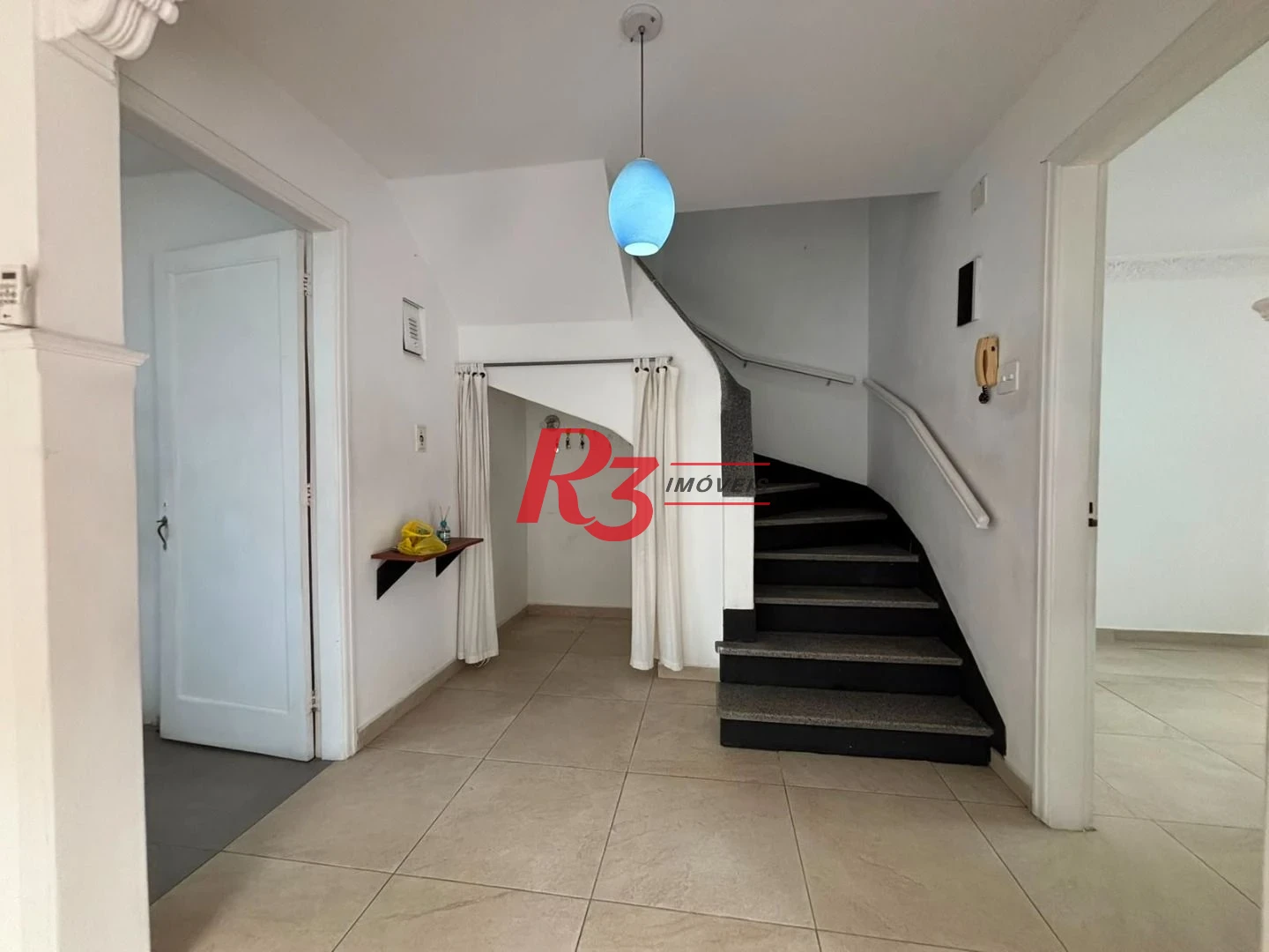 Sobrado com 3 dormitórios à venda, 140 m² por R$ 879.000,00 - Marapé - Santos/SP