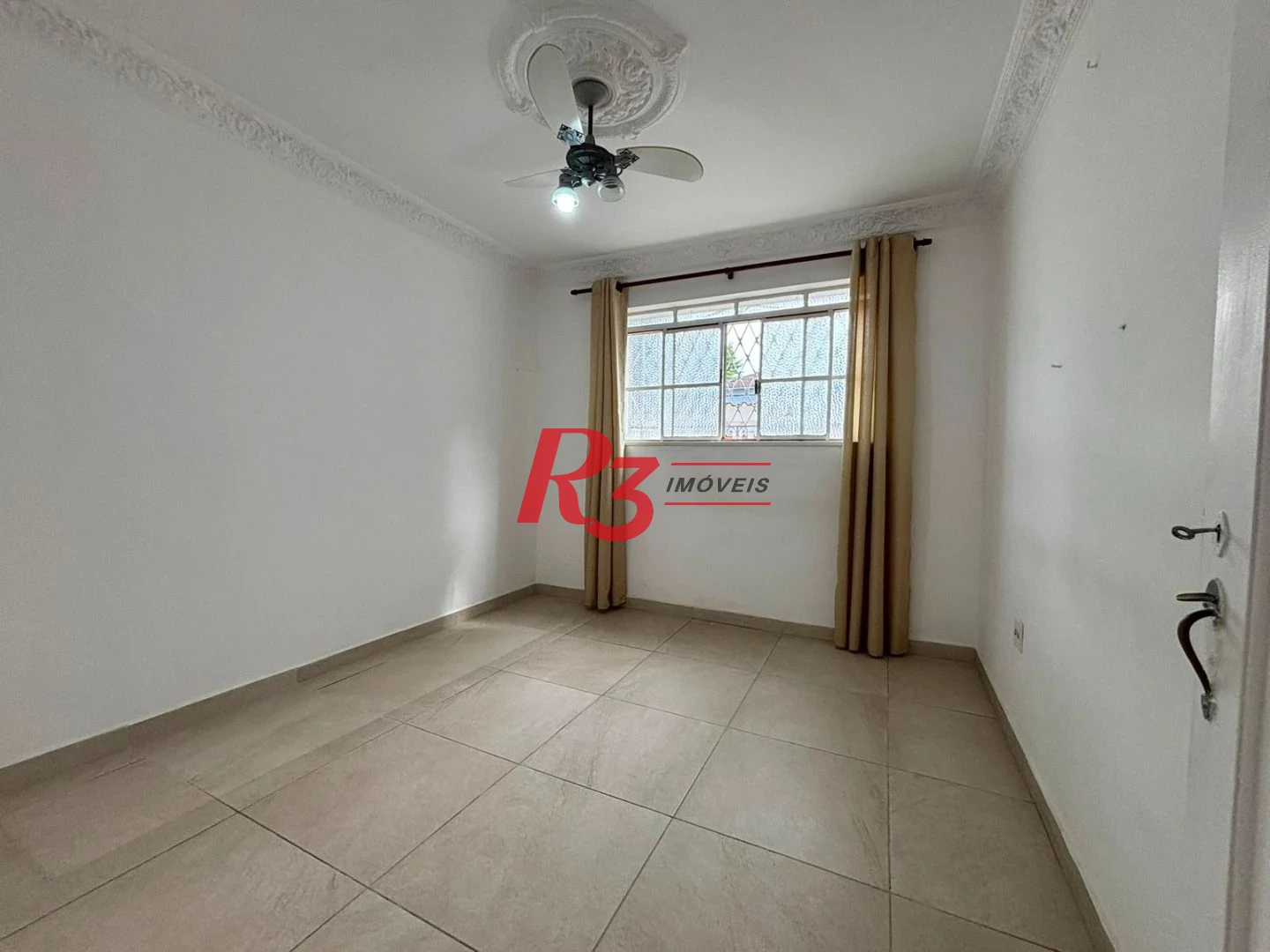 Sobrado com 3 dormitórios à venda, 140 m² por R$ 879.000,00 - Marapé - Santos/SP