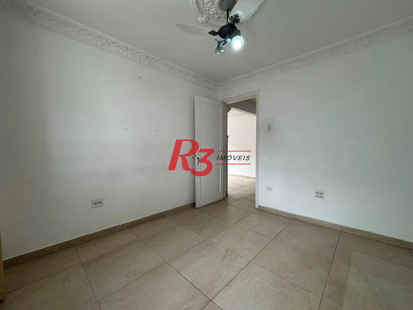 Sobrado com 3 dormitórios à venda, 140 m² por R$ 879.000,00 - Marapé - Santos/SP