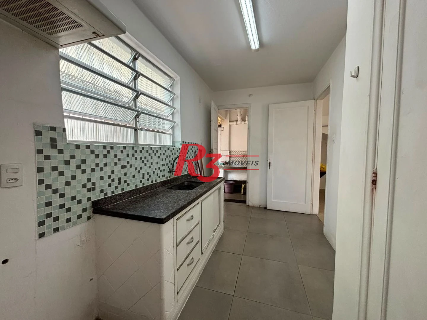 Sobrado com 3 dormitórios à venda, 140 m² por R$ 879.000,00 - Marapé - Santos/SP