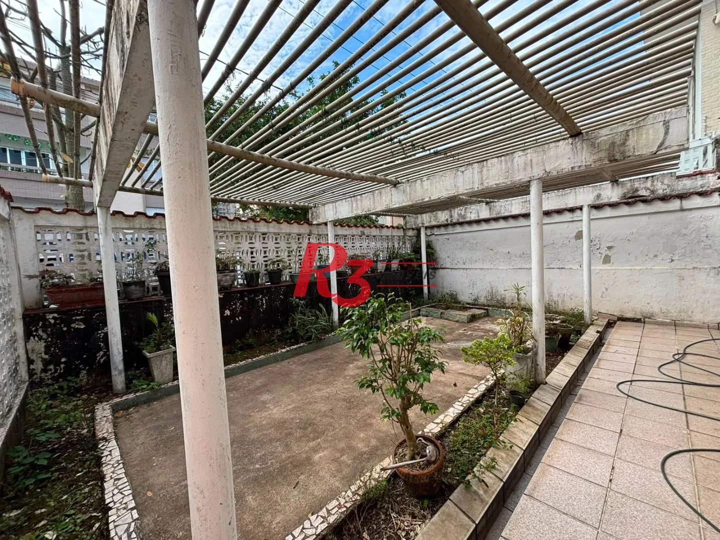 Sobrado com 3 dormitórios à venda, 140 m² por R$ 879.000,00 - Marapé - Santos/SP