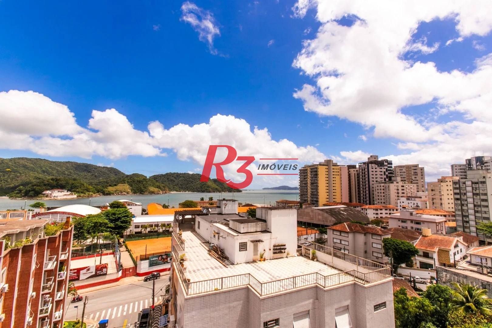 Cobertura com 3 dormitórios à venda, 274 m² por R$ 1.750.000,00 - Ponta da Praia - Santos/SP