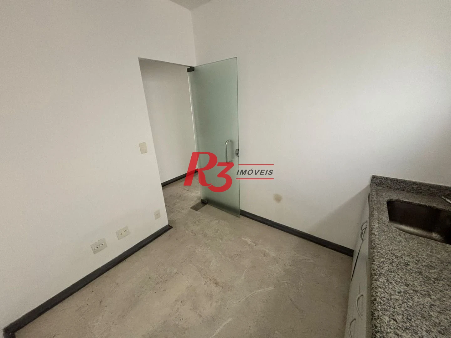Sobrado com 3 dormitórios para alugar, 235 m² por R$ 15.900,00/mês - Gonzaga - Santos/SP