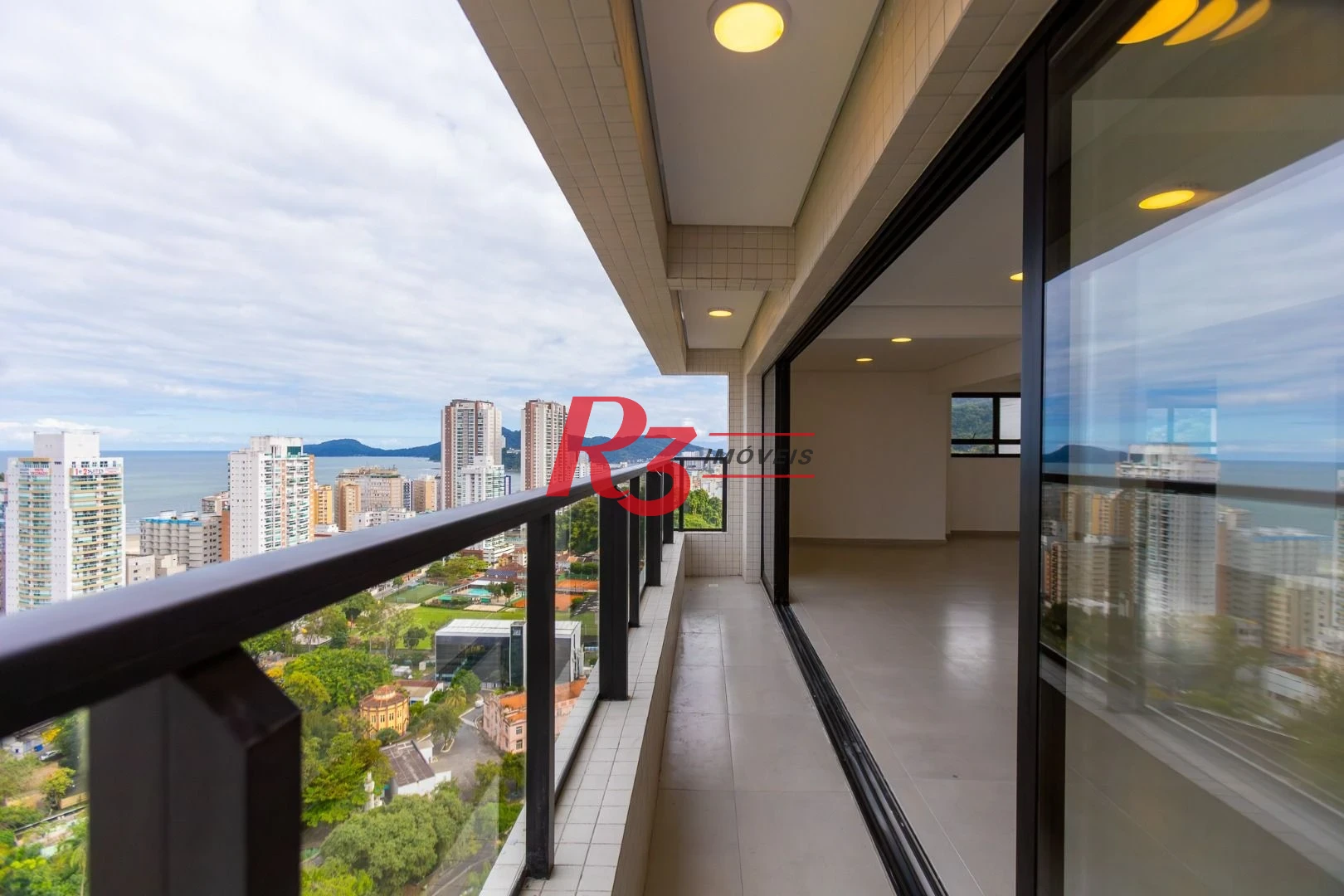 Apartamento com 2 dormitórios à venda, 69 m² por R$ 780.225,00 - José Menino - Santos/SP