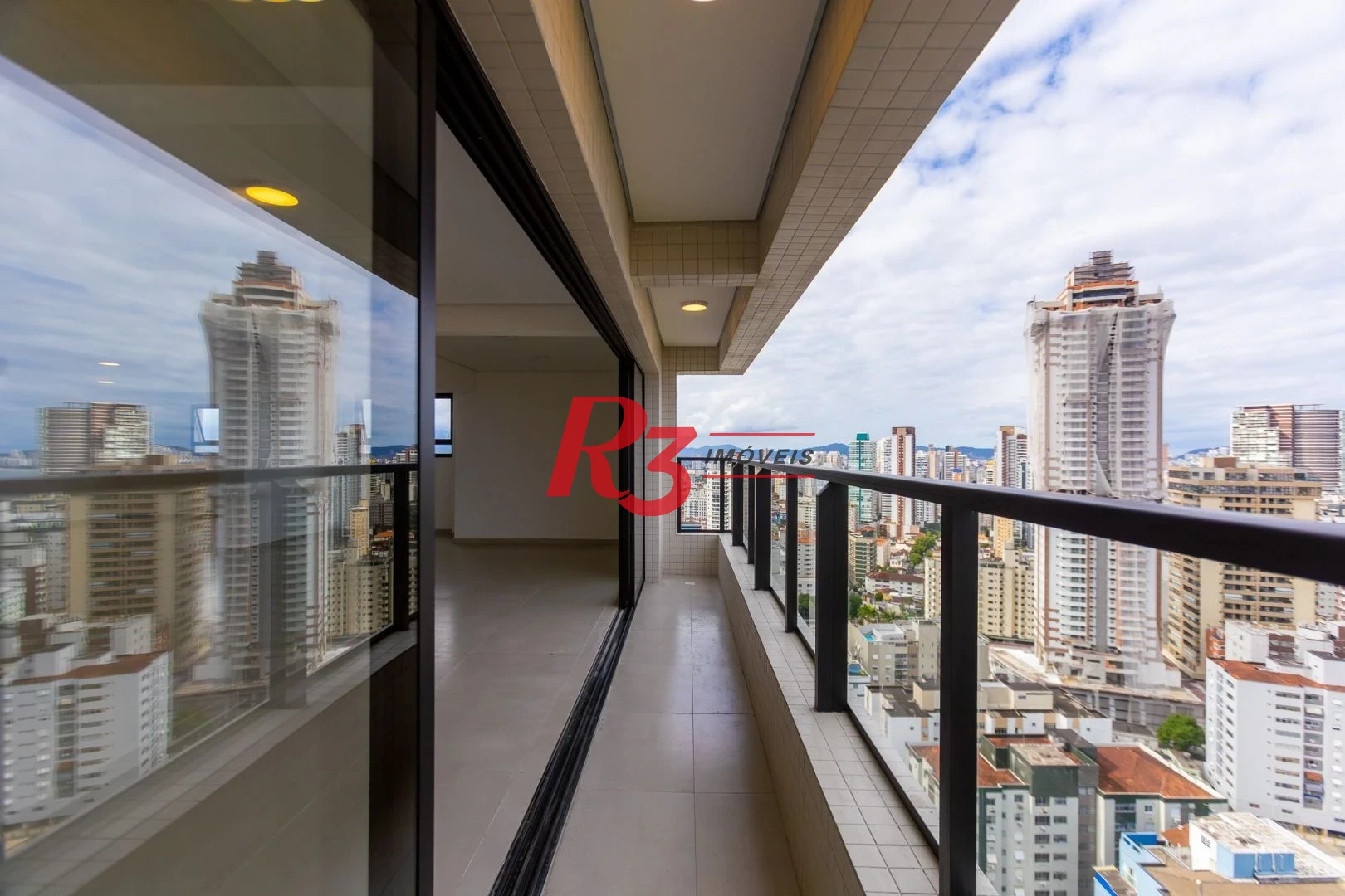 Apartamento com 2 dormitórios à venda, 70 m² por R$ 915.000,00 - José Menino - Santos/SP
