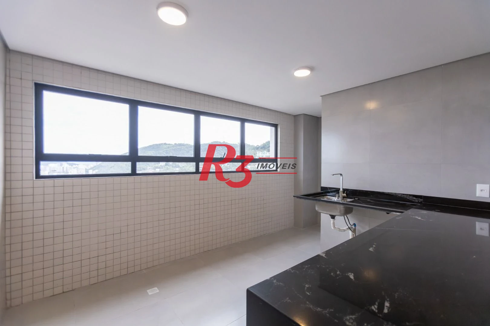 Apartamento com 2 dormitórios à venda, 70 m² por R$ 915.000,00 - José Menino - Santos/SP