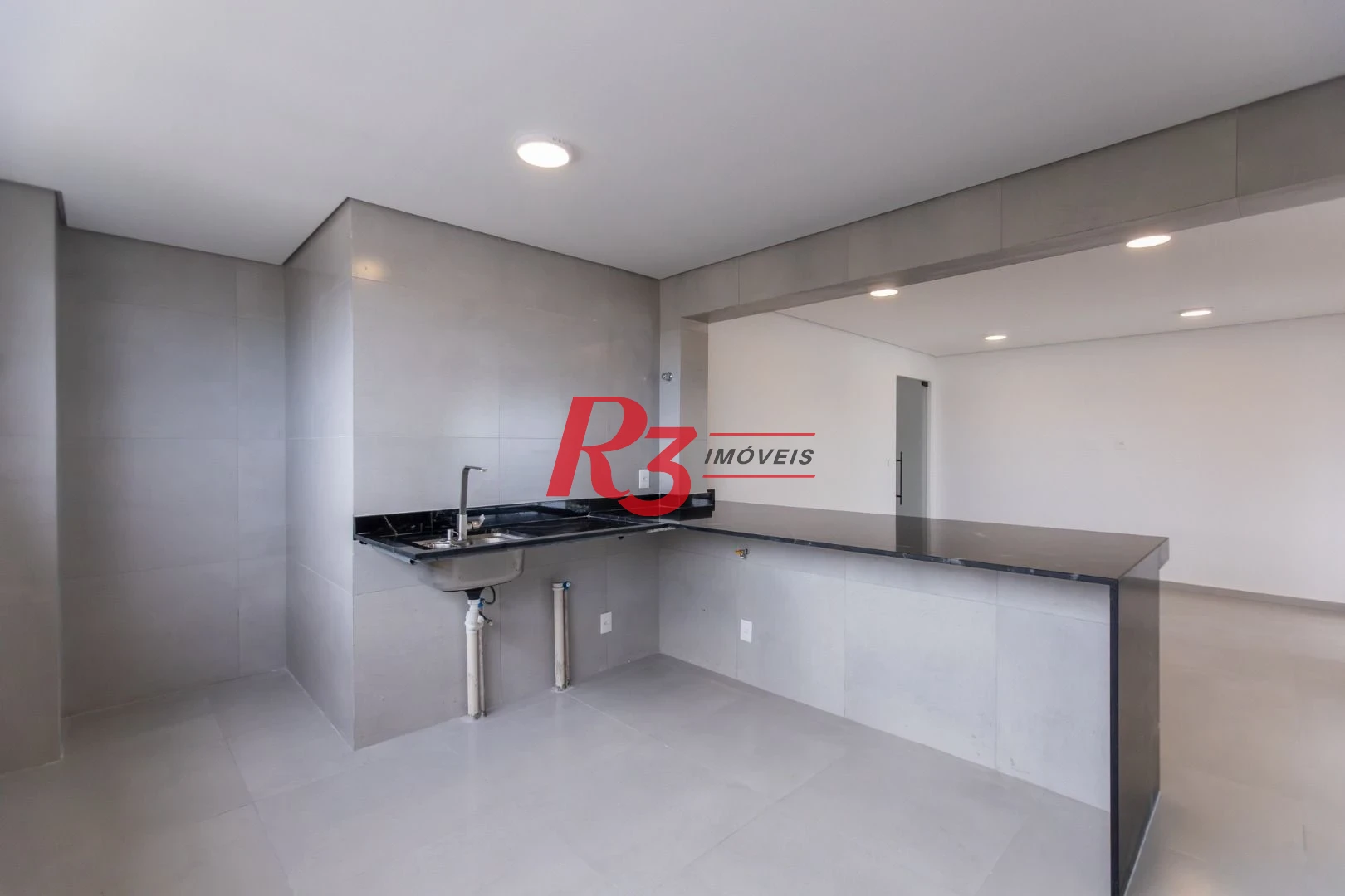 Apartamento com 2 dormitórios à venda, 70 m² por R$ 915.000,00 - José Menino - Santos/SP