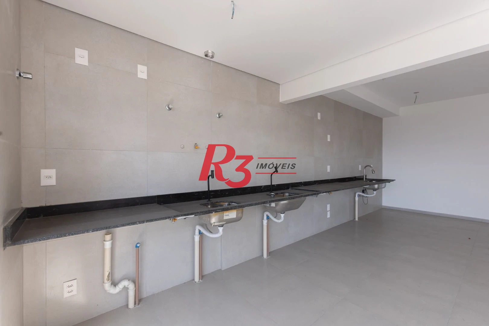 Apartamento com 2 dormitórios à venda, 70 m² por R$ 749.010,00 - José Menino - Santos/SP